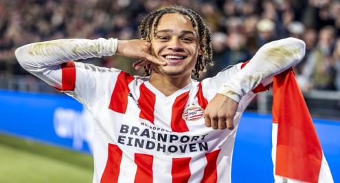 رسمياً.. باريس سان جيرمان يعلن عودة سيمونز.. وإعارته إلى لايبزيج